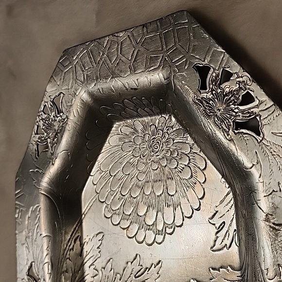 VINTAGE  FORMAN4FAMILY EMBOSSED ALUMINUM TRAY - Picture 3 of 7